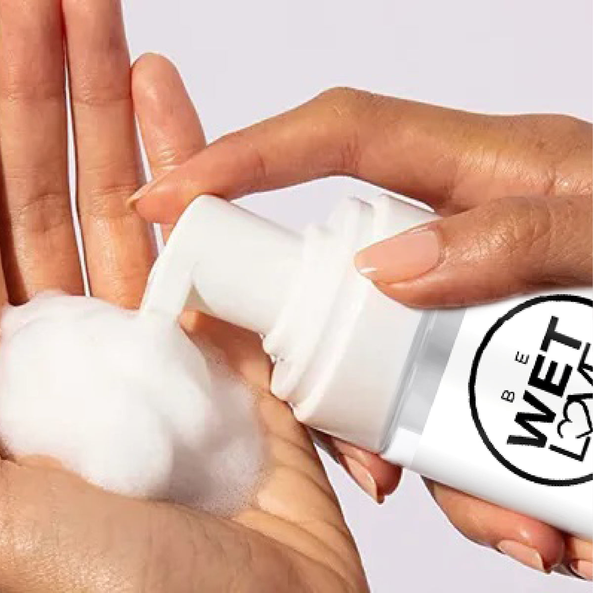 Cómo Limpiar Tus Juguetes Íntimos con Nuestro Limpiador de Espuma
